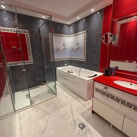 Luxury Executive In Blloku 地拉那